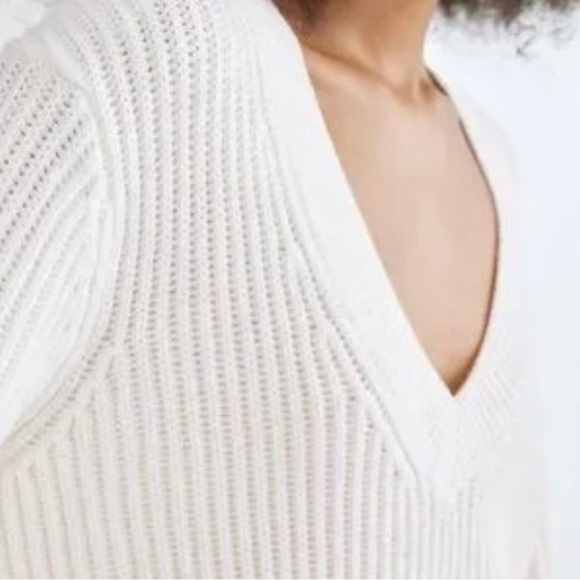 Aritzia Babaton Roger White Knit Wool Relaxed Warm Cozy Coastal Sweater Size M - Picture 3 of 16